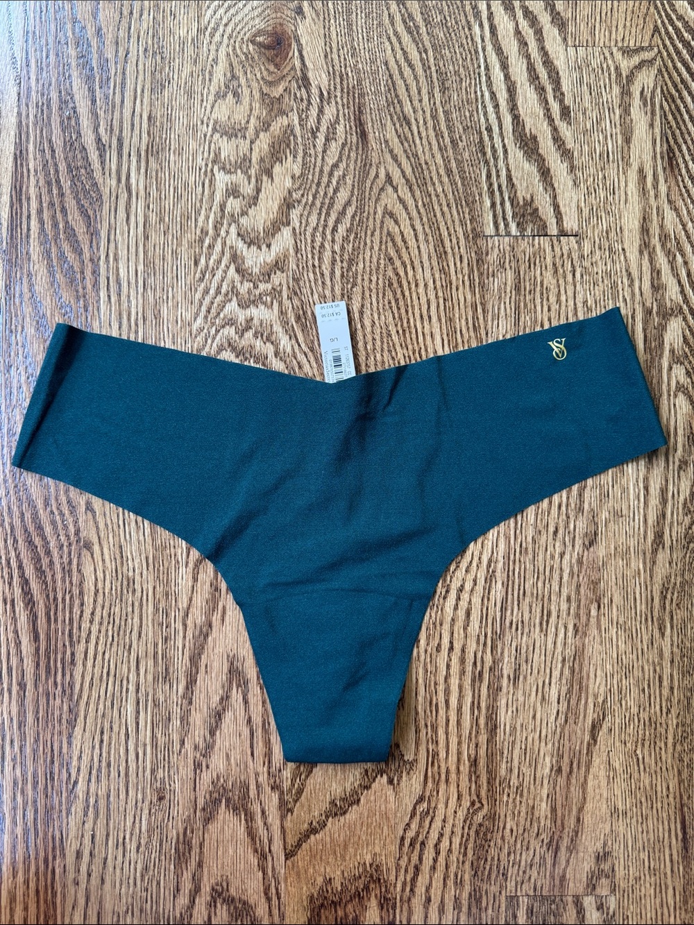 Victoria's Secret Seamless No-Show Thong Panty. NWT. Size Large.